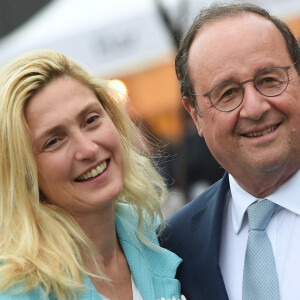 Francois Hollande et Julie Gayet lors du festival Soeurs Jumelles, Rencontre de la musique et de l'image à Rochefort le 1er juillet 2023. © Franck Castel / Bestimage