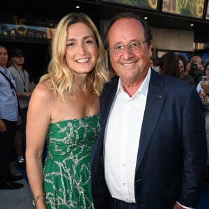 Julie Gayet et son mari François Hollande lors du 15ème festival du film francophone de Angoulême (jour 4) au cinéma CGR à Angoulême, France, le 26 août 2022. © Coadic Guirec/Bestimage 