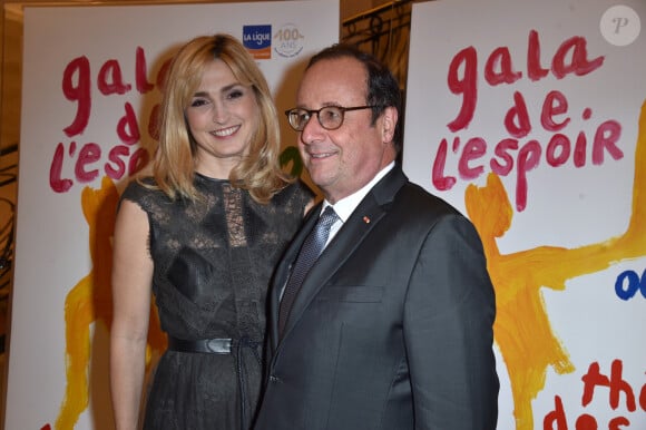 Archive - François Hollande et sa compagne Julie Gayet - 27ème Gala de l'Espoir de la Ligue contre le cancer au Théâtre des Champs-Elysées à Paris, le 22 octobre 2019. © Giancarlo Gorassini/Bestimage 