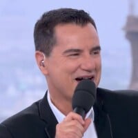 Laurent Luyat pas fan de la prestation d'une chanteuse, il ne se gêne pas pour le dire en plein direct ! (VIDEO)