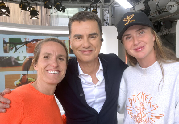 Exclusif - Mary Pierce, Laurent Luyat et Elina Svitolina (joueuse de tennis ukrainienne et femme de G. Monfils) sur le Plateau de France Télévision lors des Internationaux de France de Tennis de Roland Garros 2023 - Jour 06 à Paris le 02 Juin 2023. © Bertrand Rindoff/Bestimage