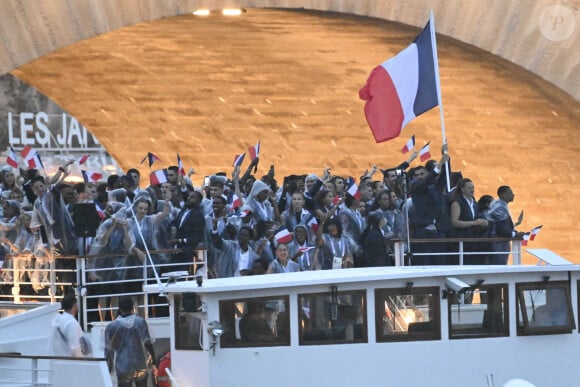 France - Les délégations défilent sur la Seine lors de la cérémonie d'ouverture des JO de Paris 2024, le 26 juillet 2024