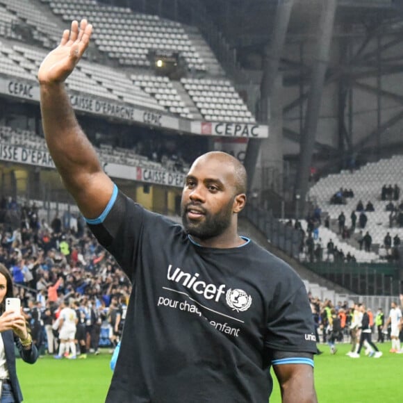 Teddy Riner, Tony Parker - Match des héros entre l'équipe OM Legends et l'équipe UNICEF au stade Orange Velodrome à Marseille le 13 octobre 2021. Soutenu par la Fondation D. Drogba, Orange et l'Olympique de Marseille, l'Unicef a organisé cette rencontre afin de financer un projet d'accès à l'éducation en Côte d'Ivoire. La Team OM de légende s'impose 7-4 au stade Vélodrome face à la Team Unicef. © Jean-René Santini/Bestimage 