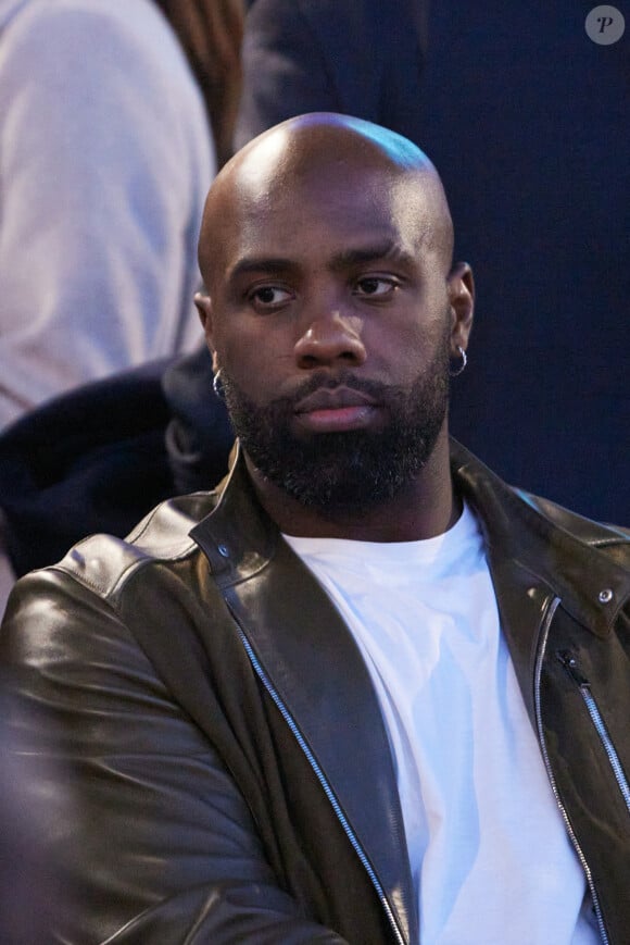 Teddy Riner - Célébrités dans les tribunes lors du quart de finale aller de Ligue des champions: Le PSG s'est incliné à domicile face au FC Barcelone (2-3) au Parc des Princes à Paris le 10 avril 2024. © Cyril Moreau/Bestimage 