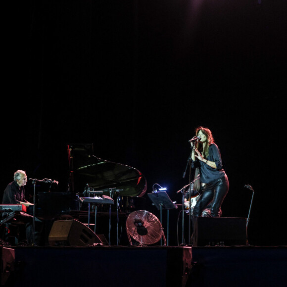 La chanteuse et mannequin Carla Bruni lors d'une représentation au festival Veranos de la Villa 2024 au Centro de Cultura Contemporánea Conde Duque le 28 juillet 2024 à Madrid, Espagne.