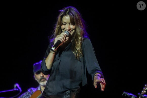 La chanteuse et mannequin Carla Bruni lors d'une représentation au festival Veranos de la Villa 2024 au Centro de Cultura Contemporánea Conde Duque le 28 juillet 2024 à Madrid, Espagne.