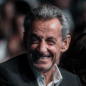 Une nouvelle représentation qu'il n'aurait loupé pour rien au monde !
Nicolas Sarkozy au début de la représentation de son épouse, la chanteuse et mannequin Carla Bruni a donnée au festival Veranos de la Villa, au Centro de Cultura Contemporánea Conde Duque.