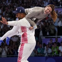 JO Paris 2024 : Manon Apithy-Brunet et son mari (aussi sportif) enflamment le public avec une incroyable célébration après sa médaille d'or (VIDEO)