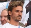 "Il dit quoi Alexis Lebrun après chaque point ? Essai ? Eussai !? Assez ?", se demande Antoine Griezmann sur X
 
Tony Estanguet, Antoine Griezmann - Les célébrités assistent à la Finale de Rugby à 7 opposant la France aux Fidji lors des Jeux Olympiques de Paris (JO) au Stade de France à Saint-Denis, Seine Saint-Denis. © Jacovides-Perusseau/Bestimage