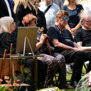 Margit, la première femme du défunt, guest, Bernard Sauvat, Herbert Léonard - Obsèques de Pascal Danel au cimetière de Bazoches-sur-le-Betez, le 31 juillet 2024. Sa famille et ses amis dont L.Voulzy, H.Léonard et B.Sauvat sont venus lui rendre un dernier hommage. Pascal Danel est décédé le 25 juillet 2024, victime d'un malaise cardiaque après une opération, à l'âge de 80 ans. © Romain Doucelin / Bestimage