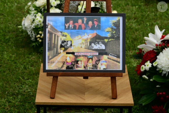 Obsèques de Pascal Danel au cimetière de Bazoches-sur-le-Betez, le 31 juillet 2024. Sa famille et ses amis dont L.Voulzy, H.Léonard et B.Sauvat sont venus lui rendre un dernier hommage. Pascal Danel est décédé le 25 juillet 2024, victime d'un malaise cardiaque après une opération, à l'âge de 80 ans. © Romain Doucelin / Bestimage