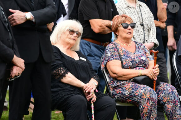 Margit, la première femme du défunt, guest - Obsèques de Pascal Danel au cimetière de Bazoches-sur-le-Betez, le 31 juillet 2024. Sa famille et ses amis dont L.Voulzy, H.Léonard et B.Sauvat sont venus lui rendre un dernier hommage. Pascal Danel est décédé le 25 juillet 2024, victime d'un malaise cardiaque après une opération, à l'âge de 80 ans. © Romain Doucelin / Bestimage