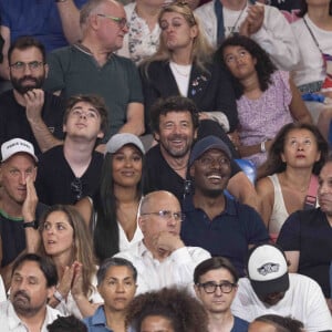 Patrick Bruel, son fils Oscar, Harry Roselmack - Les célébrités assistent aux épreuves de judo lors des Jeux Olympiques de Paris 2024 (JO) au Arena Champs de Mars à Paris, France, le 2 août 2024. © Jacovides-Perusseau/Bestimage 