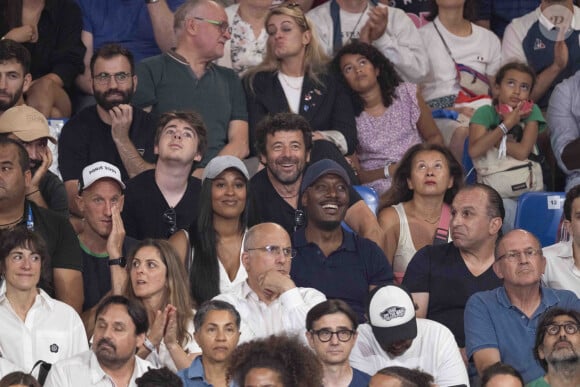 Patrick Bruel, son fils Oscar, Harry Roselmack - Les célébrités assistent aux épreuves de judo lors des Jeux Olympiques de Paris 2024 (JO) au Arena Champs de Mars à Paris, France, le 2 août 2024. © Jacovides-Perusseau/Bestimage 