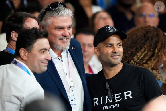 Tony Parker, Thomas Pesquet et David Douillet sont aperçus lors de la demi-finale du judo féminin +78kg pendant les Jeux Olympiques d'été de Paris 2024 à la Champs de Mars Arena, à Paris, France, le 2 août 2024. Photo par Nicolas Gouhier/ABACAPRESS.COM