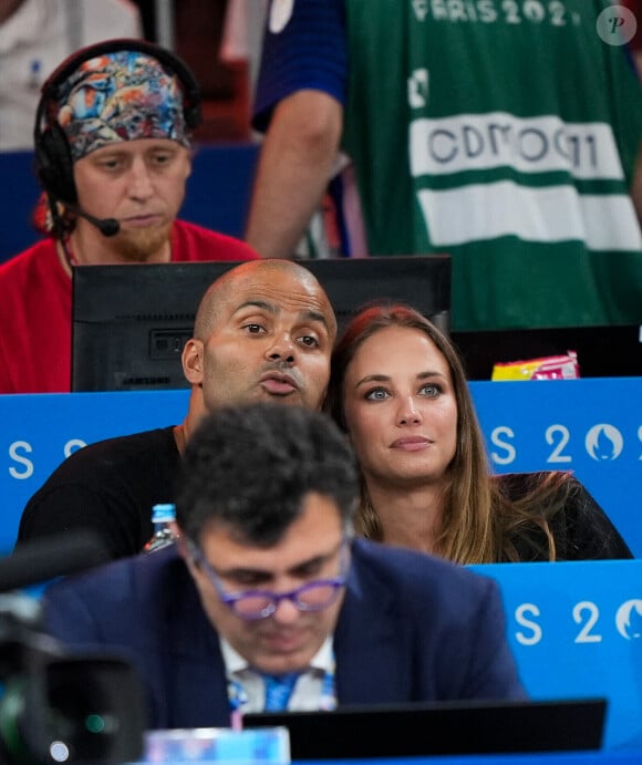 Tony Parker et sa petite amie Agathe Teyssier sont aperçus lors de la demi-finale de judo féminin +78kg pendant les Jeux Olympiques d'été de Paris 2024 au Champs de Mars Arena, à Paris, France, le 2 août 2024. Photo par Nicolas Gouhier/ABACAPRESS.COM