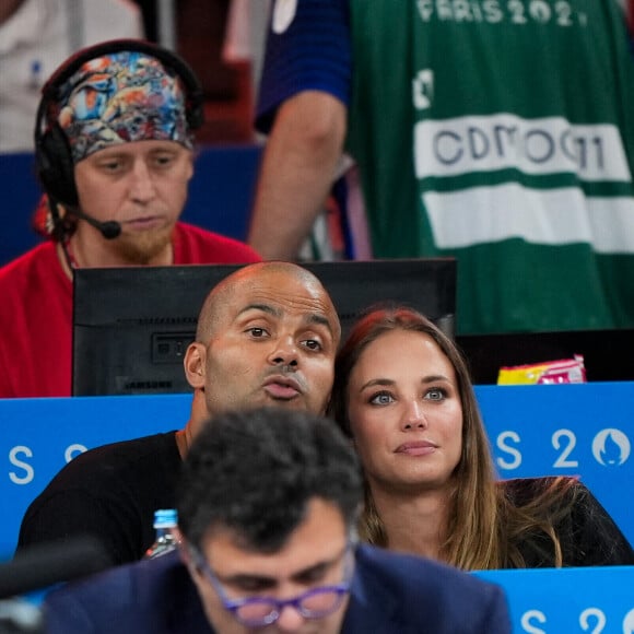 Tony Parker et sa petite amie Agathe Teyssier sont aperçus lors de la demi-finale de judo féminin +78kg pendant les Jeux Olympiques d'été de Paris 2024 au Champs de Mars Arena, à Paris, France, le 2 août 2024. Photo par Nicolas Gouhier/ABACAPRESS.COM