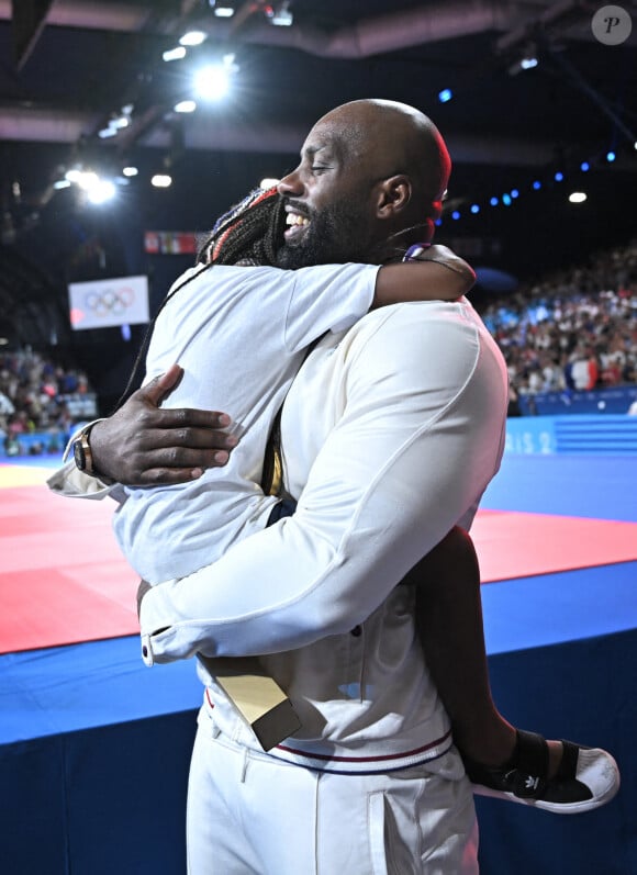 Teddy Riner célèbre son titre olympique à l'Arena Champ-de-Mars aux Jeux olympiques de Paris le 2 août 2024. Photo by Eliot Blondet/ABACAPRESS.COM