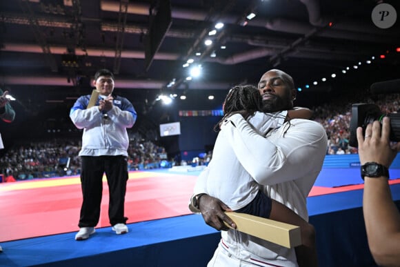 Teddy Riner célèbre son titre olympique à l'Arena Champ-de-Mars aux Jeux olympiques de Paris le 2 août 2024. Photo by Eliot Blondet/ABACAPRESS.COM