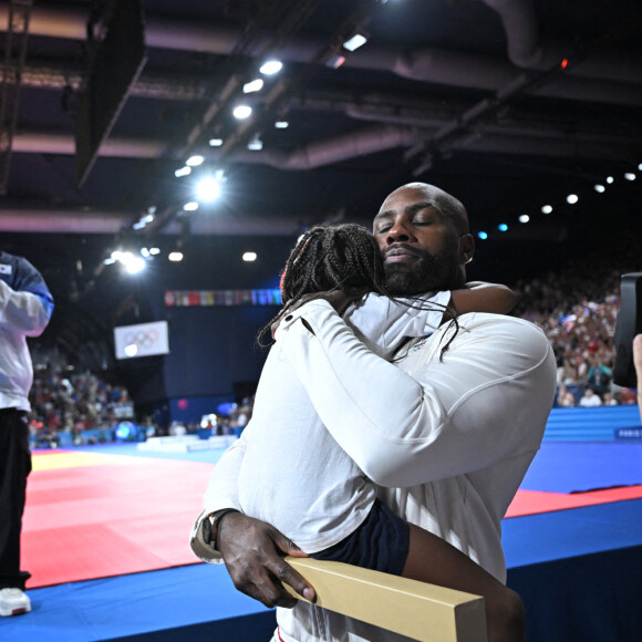 Teddy Riner célèbre son titre olympique à l'Arena Champ-de-Mars aux Jeux olympiques de Paris le 2 août 2024. Photo by Eliot Blondet/ABACAPRESS.COM