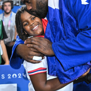 Eden, le fils de Teddy Riner était aux anges
Teddy Riner célèbre son titre olympique avec son fils Eden à l'Arena Champ-de-Mars aux Jeux olympiques de Paris le 2 août 2024. Photo by Eliot Blondet/ABACAPRESS.COM