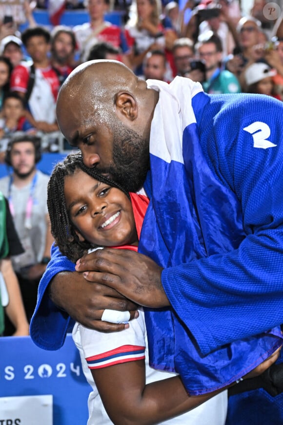 Eden, le fils de Teddy Riner était aux anges
Teddy Riner célèbre son titre olympique avec son fils Eden à l'Arena Champ-de-Mars aux Jeux olympiques de Paris le 2 août 2024. Photo by Eliot Blondet/ABACAPRESS.COM