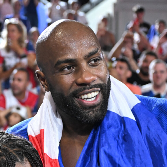 Teddy Riner célèbre son titre olympique avec son fils Eden à l'Arena Champ-de-Mars aux Jeux olympiques de Paris le 2 août 2024. Photo by Eliot Blondet/ABACAPRESS.COM