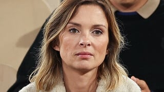 Les vacances commencent mal pour Isabelle Ithurburu ! L'animatrice star de TF1 et compagne de Maxime Nucci finit à l'hôpital