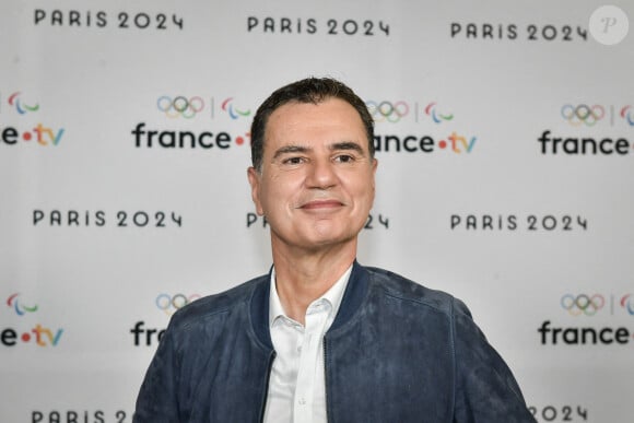 Le présentateur de télévision Laurent Luyat pose pour un photocall avant la conférence de presse de France Télévisions "Paris 2024", le 11 juin 2024. Firas Abdullah/ABACAPRESS.COM