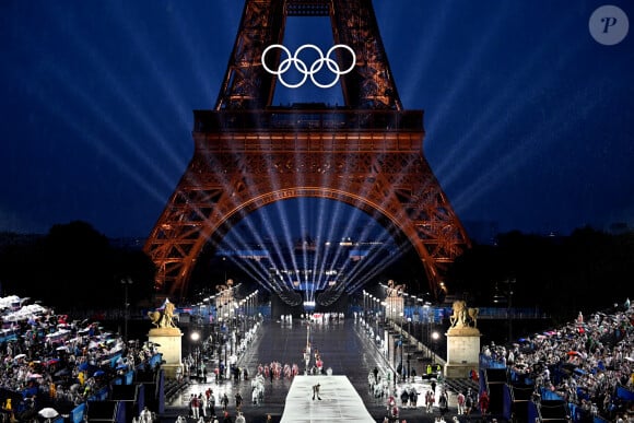 Vue générale de la Tour Eiffel et des anneaux olympiques lors de la cérémonie d'ouverture des Jeux olympiques d'été de Paris 2024, le 26 juillet 2024. PA/ABACAPRESS.COM