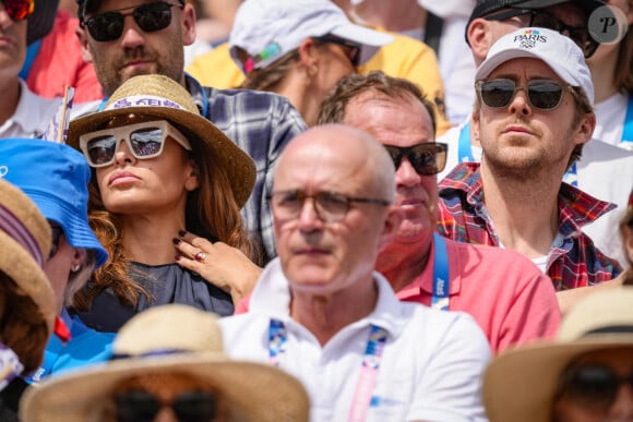 Depuis les gradins, les parents d'Esmeralda et Amada ne semblent pas avoir échangé de gestes d'affection. Ne souhaitant certainement pas attirer l'attention sur eux.
Eva Mendes et Ryan Gosling pendant les Jeux Olympiques de Paris 2024 - Jour 9 au Château de Versailles le 4 août 2024 à Versailles, France.