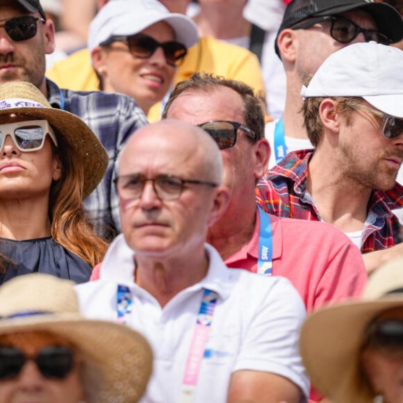 Ce dimanche 4 août, Ryan Gosling et sa femme Eva Mendes ont assisté à la finale du Grand Prix libre de dressage des Jeux Olympiques de 2024 orchestrée au château de Versailles
Eva Mendes et Ryan Gosling pendant les Jeux Olympiques de Paris 2024 - Jour 9 au Château de Versailles le 4 août 2024 à Versailles, France.