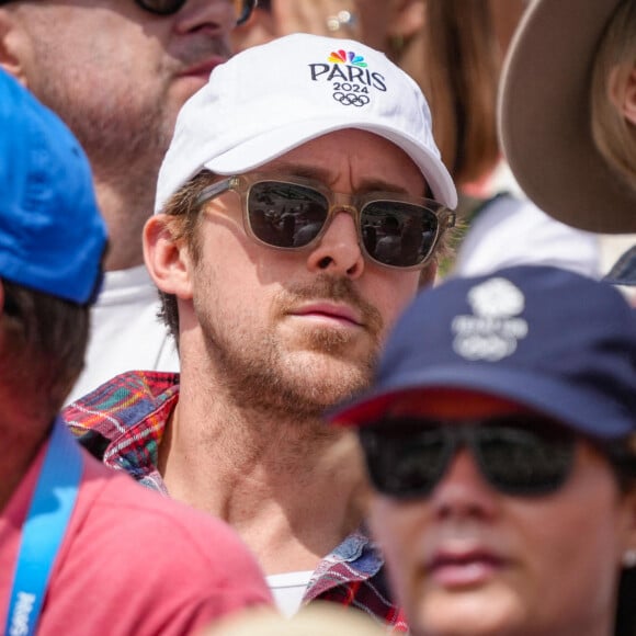 Très concentré sur l'épreuve, au même titre que sa moitié, l'acteur chouchou d'Hollywood n'a rien laissé paraitre derrière ses lunettes de soleil.
Ryan Gosling pendant les Jeux Olympiques de Paris 2024 - Jour 9 au Château de Versailles le 4 août 2024 à Versailles, France.