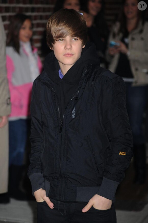 Justin Bieber se rend sur le plateau du Late Show de David Letterman, à New York, le mardi 23 mars.