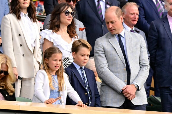 La maman de trois enfants a expliqué clairement à la reine Elizabeth II et à son beau-père, le roi Charles III, qu'elle ferait toujours passer ses enfants en premier. 
Tennis : Wimbledon 2023 - Angleterre - Finale simple Messieurs- Victoire de Carlos Alcaraz Espagne contre Novak Djokovic Serbie - Royal Box - Prince William, Prince George et Princesse Charlotte regardent la remise de prix faite par la Princesse de Galles