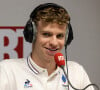 Le jeune nageur français a remporté pas moins de quatre médailles d'or
Léon Marchand, multi médaillé en natation, interviewé par la radio RTL au Club France à la Grande Halle de La Villette, Paris, lors des Jeux Olympiques Paris 2024, le 5 août 2024. © Stéphane Lemouton / Bestimage 