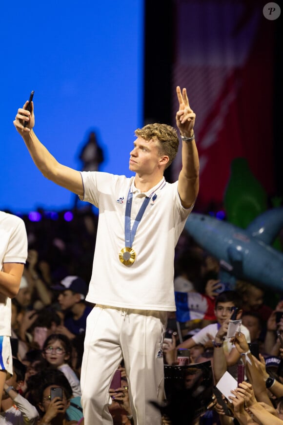 Léon Marchand, multi médaillé en natation, au Club France à la Grande Halle de La Villette à Paris, lors des Jeux Olympiques Paris 2024. Le 5 août 2024 © Jeremy Melloul / Bestimage 