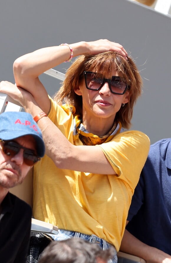 Sophie Marceau - Célébrités dans les tribunes de la finale homme des Internationaux de France de tennis de Roland Garros 2024 à Paris le 9 juin 2024. © Jacovides-Moreau/Bestimage