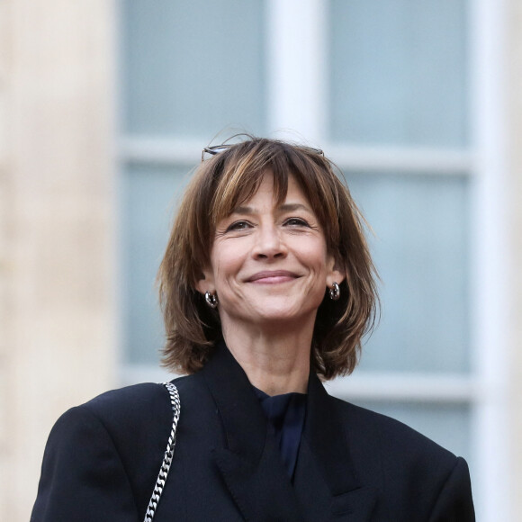 L'actrice Sophie Marceau - Arrivée des invités au dîner d'Etat en l'honneur du président chinois Xi Jinping et de sa femme la Première Dame Peng Liyuan au palais présidentiel de l'Elysée à Paris, France, le 6 mai 2024. © Stéphane Lemouton / Bestimage