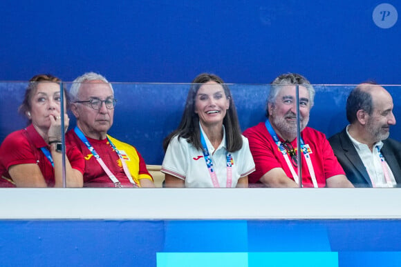 31 juillet 2024, Paris, Paris, FRANCE : La reine Letizia Ortiz d'Espagne, Victoria Cabezas, secrétaire générale du COE, Alejandro Blanco, président du COE, Jose Manuel Rodriguez Uribes, président du Conseil supérieur des sports CSD et Victorio Redondo, ambassadeur d'Espagne en France, sont vus pendant le tour préliminaire féminin du match de water-polo entre l'Espagne et la Grèce au Centre aquatique pendant les Jeux olympiques de Paris 2024, le 31 juillet 2024 à Paris, France. (Image de crédit : © Oscar J Barroso/AFP7 via ZUMA Press Wire)