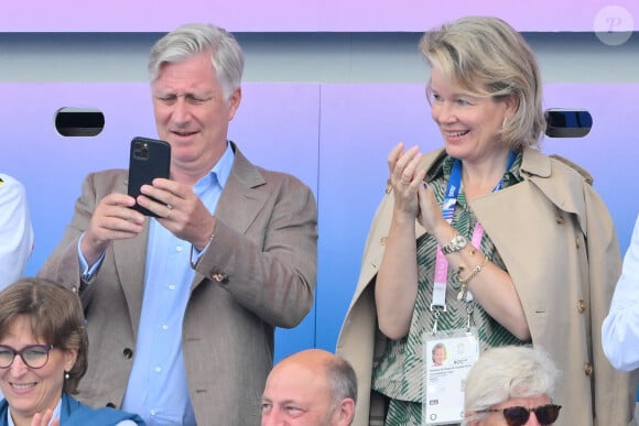 Le roi Philippe de Belgique et la reine Mathilde de Belgique assistent au match de la poule B entre l'équipe d'Irlande et l'équipe de Belgique au stade Yves-du-Manoir lors des Jeux olympiques d'été de 2024 à Paris, en France. Photo par Laurent Zabulon/ABACAPRESS.COM