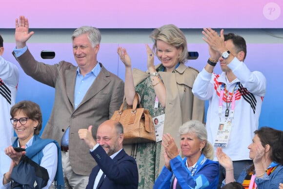 Le roi Philippe de Belgique et la reine Mathilde de Belgique assistent au match de la poule B entre l'équipe d'Irlande et l'équipe de Belgique au stade Yves-du-Manoir lors des Jeux olympiques d'été de 2024 à Paris, en France. Photo par Laurent Zabulon/ABACAPRESS.COM