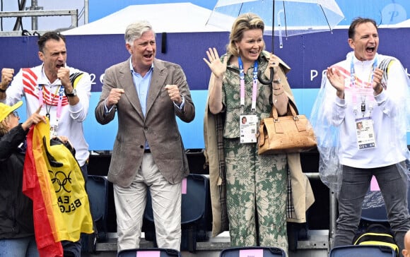 La famille royale belge étaient également présente...
Cedric Van Branteghem, CEO de BOIC-COIB, le Roi Philippe - Filip de Belgique, la Reine Mathilde de Belgique et Jean-Michel Saive, président de BOIC-COIB, encouragent et soutiennent les Belges participant à l'épreuve du contre-la-montre masculin des Jeux Olympiques de Paris 2024, le samedi 27 juillet 2024 à Paris, France. Photo par ABACAPRESS.COM