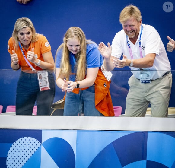 (De gauche à droite) La reine Maxima des Pays-Bas, la princesse Catharina-Amalia des Pays-Bas et le roi Willem-Alexander des Pays-Bas pendant le match de water-polo féminin du groupe A entre la Chine et les Pays-Bas lors de la troisième journée des Jeux Olympiques d'été de Paris 2024 au Centre aquatique, le 29 juillet 2024 à Paris, France. Photo par Robin Utrecht/ABACAPRESS.COM