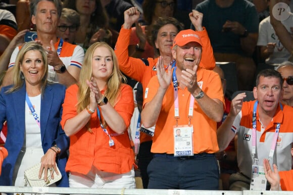 (De gauche à droite) La reine Maxima des Pays-Bas, la princesse Catharina-Amalia des Pays-Bas et le roi Willem-Alexander des Pays-Bas lors du match de handball entre les Pays-Bas et l'Espagne lors de la quatrième journée des Jeux olympiques d'été de Paris 2024 à la South Paris Arena, le 30 juillet 2024 à Paris, France. Photo par Laurent Zabulon/ABACAPRESS.COM