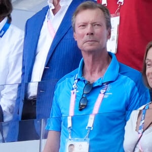 Henri, Grand-Duc de Luxembourg (devant), (de gauche à droite) la reine Silvia de Suède, le roi Carl XVI Gustaf de Suède et le roi Felipe VI d'Espagne assistent aux épreuves d'athlétisme lors de la 10e journée des Jeux olympiques d'été de Paris 2024 au Stade de France à Saint-Denis, près de Paris, France, le 5 août 2024. Photo par Nicolas Gouhier/ABACAPRESS.COM