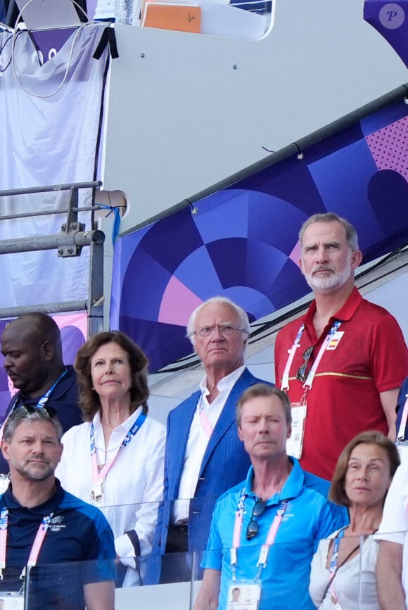 Henri, Grand-Duc de Luxembourg (devant), (de gauche à droite) la Reine Silvia de Suède, le Roi Carl XVI Gustaf de Suède et le Roi Felipe VI d'Espagne assistent aux épreuves d'athlétisme le jour 10 des Jeux Olympiques d'été de Paris 2024 au Stade de France à Saint-Denis, près de Paris, France, le 5 août 2024. Photo par Nicolas Gouhier/ABACAPRESS.COM