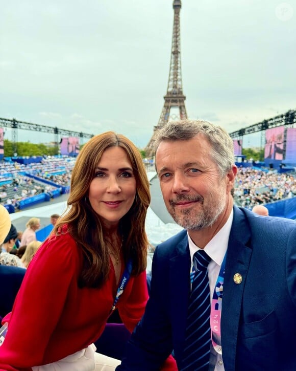 Quelques mois à peine après être montés sur le trône, Frederik et Mary du Danemark étaient aussi présents, près d'un quart de siècle après leur rencontre aux JO de Sidney...Frederik et Mary du Danemark@Instagram detdanskekongehus