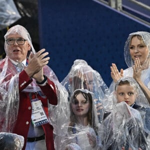 Le Prince de Monaco Albert II et la Princesse de Monaco Charlène avec Jacques et Gabriella lors de la cérémonie d'ouverture des Jeux Olympiques de Paris 2024, au Trocadéro à Paris, France, le 26 juillet 2024. Photo par David Niviere/ABACAPRESS.COM