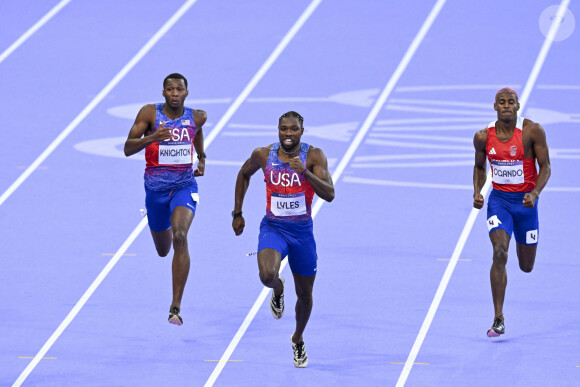 Et pour cause, la fédération américaine d'athlétisme a indiqué après la course qu'il a été testé positif au Covid-19
 
Noah Lyles - Les célébrités assistent aux épreuves d'athlétisme lors des Jeux Olympiques de Paris2024 (JO), le 8 août 2024. © Perusseau-Jacovides / Bestimage